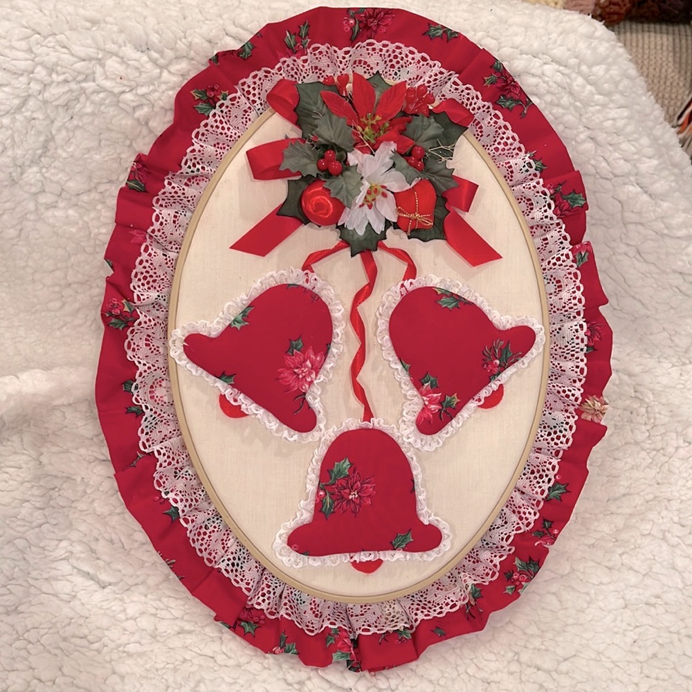 🎄Handmade vintage Christmas wall hanging in an embroidery hoop🎄